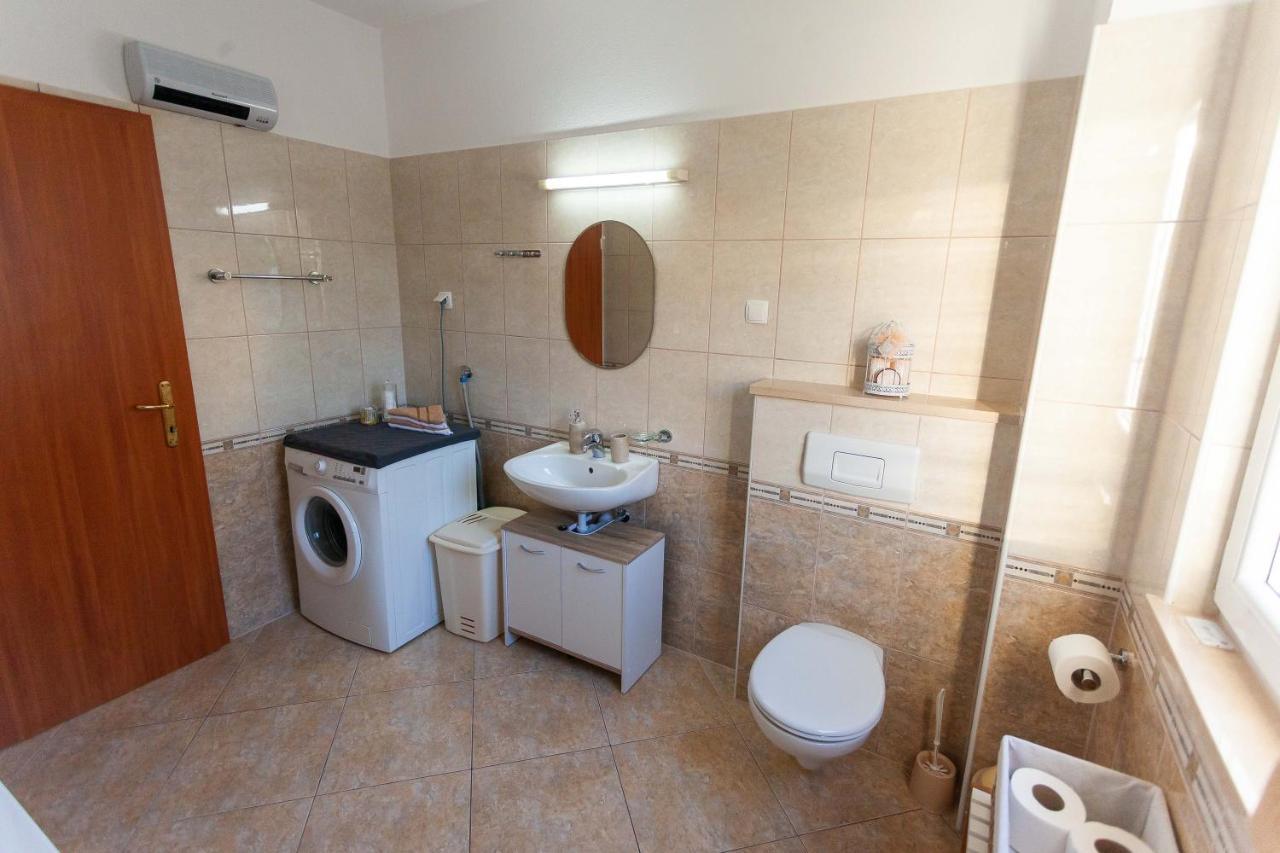 Apartment Jerry With Private Pool Milna  Ngoại thất bức ảnh